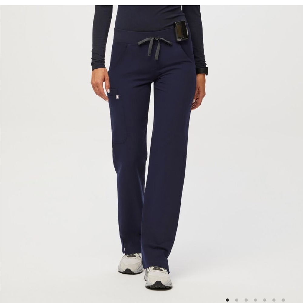 FIGS Kade Cargo Scrub Pant — navy blue